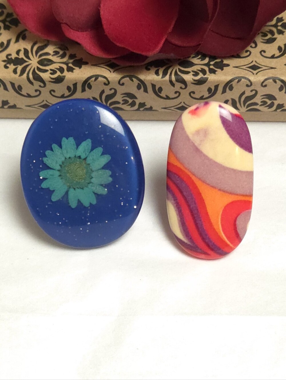 2 Retro Acrylic Lucite Statement Rings Bluw Flower Ring 8 Pink Stripe Ring 7